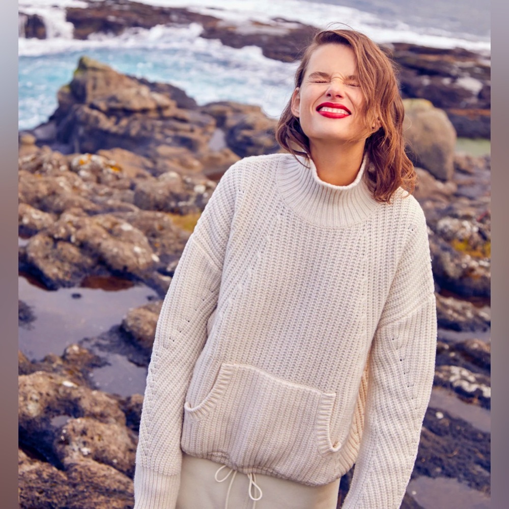 J.‎ Crew Oversized Sweater Women’s XS Ivory Front Pocket New England Preppy